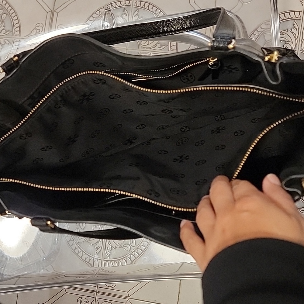 Tory Burch patent leather bag - Picture 4 of 5
